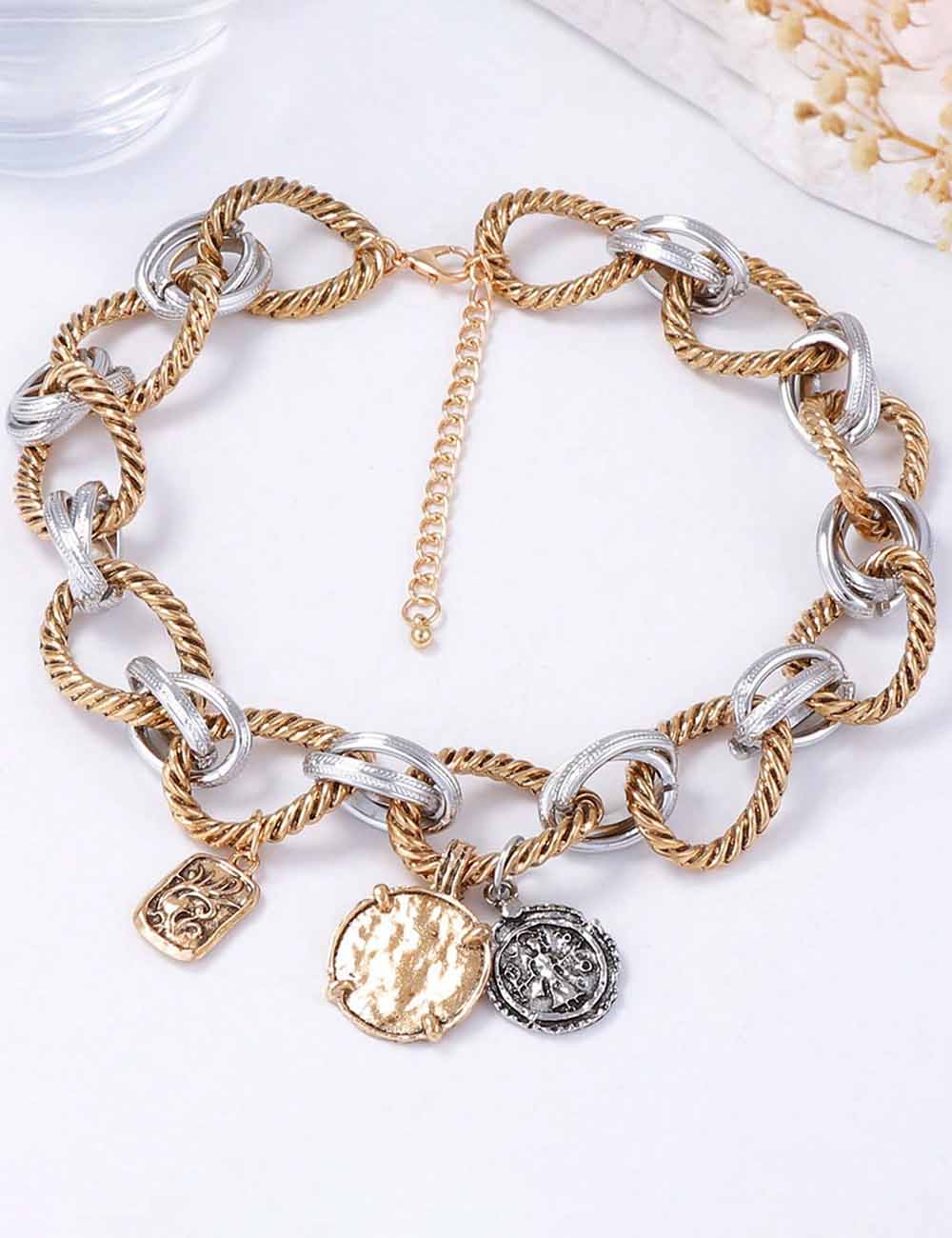 Ladies Chic Geometric O-Shaped Link Badge Pendant Necklace