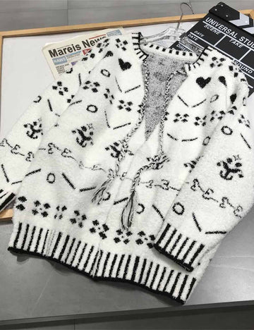 Ladies Multi Color V-Neck Long Sleeves Knit Cardigan