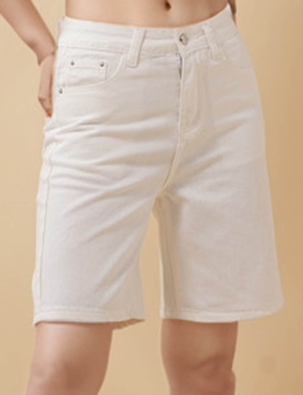 Ladies Classical Button Pocket Straight Leg Denim Shorts