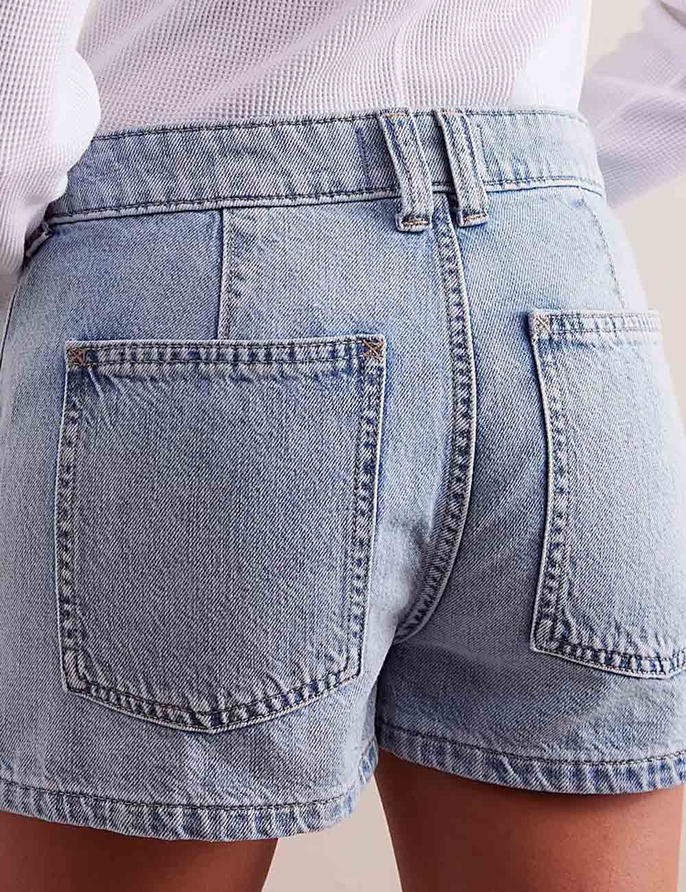 Ladies Solid Color Button Pocket Shorts