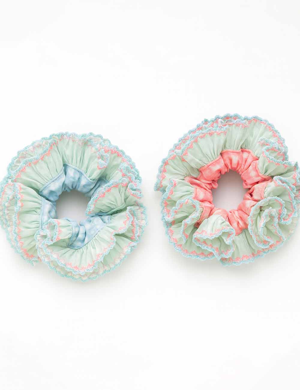 Ladies Vintage Plaid Tiered Floral Hem Scrunchie