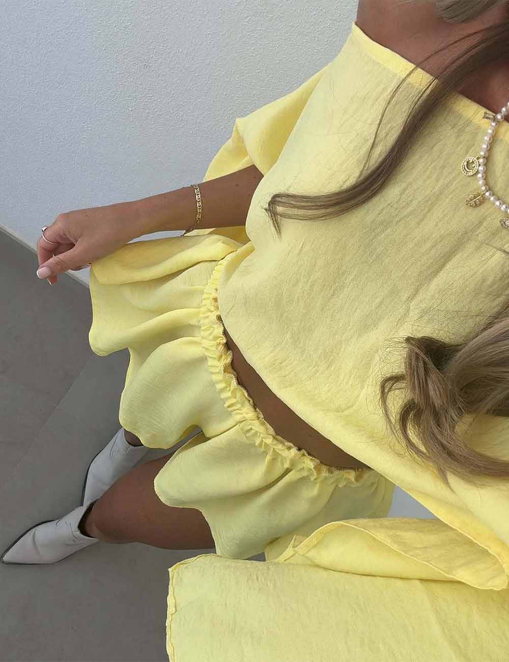 Ladies Solid Color Off-Shoulder Long Sleeves Cropped Top & Shorts Set