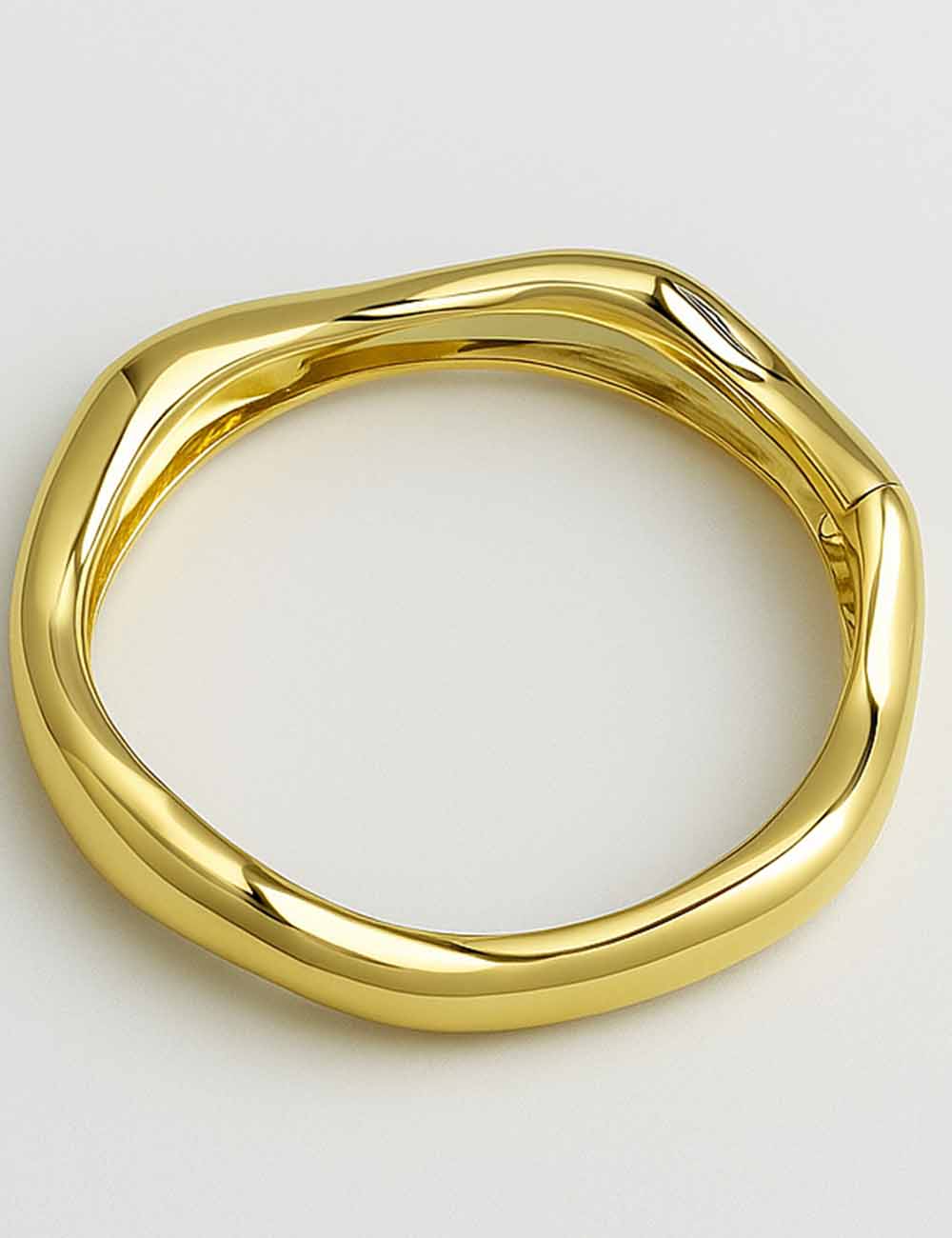 Ladies Geometric Wave-Shaped Glossy Metal Bangle