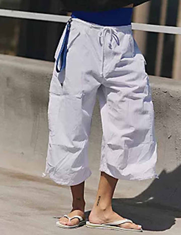 Ladies Solid Color Elastic Waist Pocket Cropped Pants