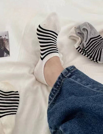 Ladies Black and White Stripe Knit Boat Socks SKAS50007