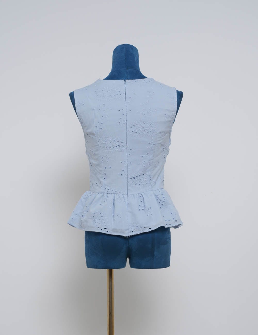 Ladies Chic Lace V-Neck Embroidery Eyelet Sleeveless Top