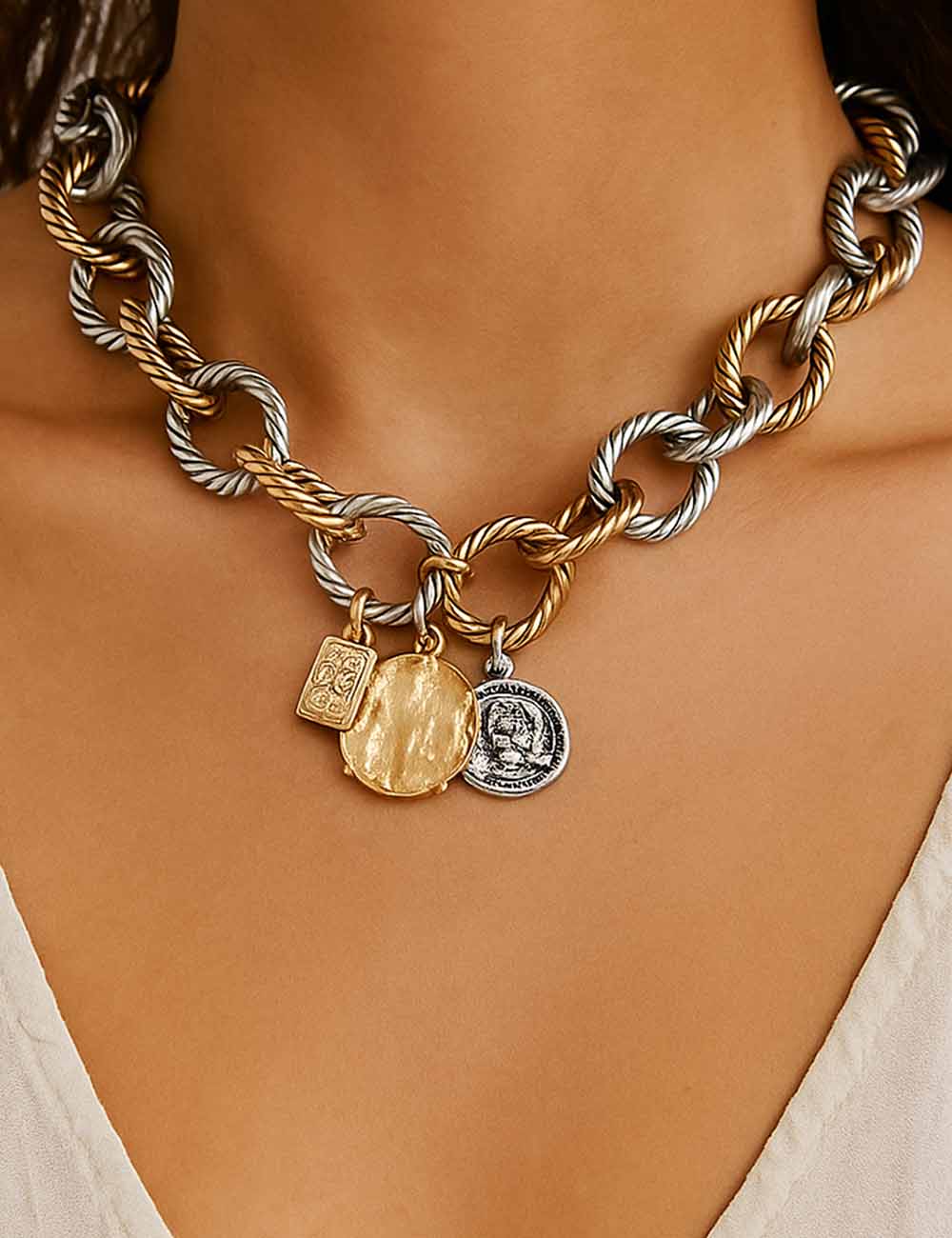 Ladies Chic Geometric O-Shaped Link Badge Pendant Necklace
