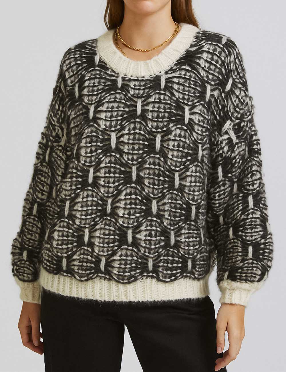 Ladies Chunky Knit Geometric Pattern Round Neck Sweater