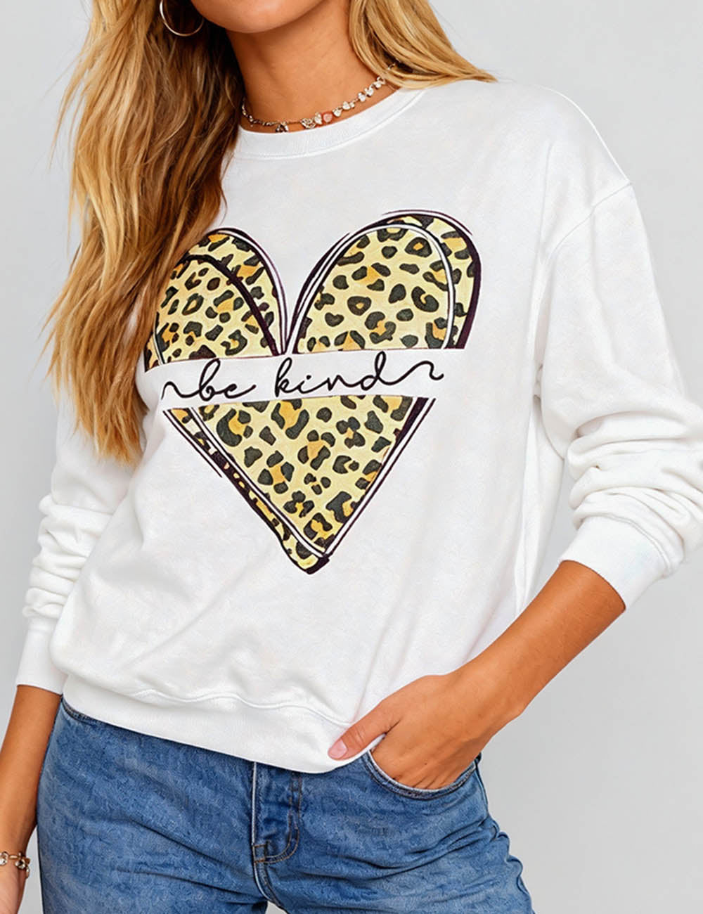 Ladies Valentine‘s Heart Leopard Print Round Neck Sweatshirt