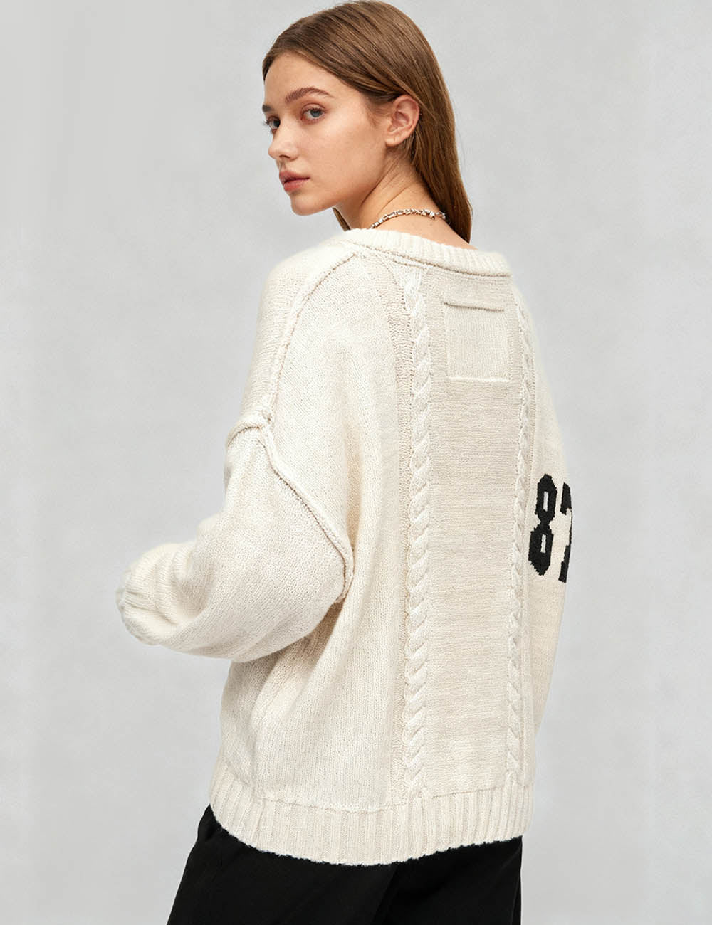 Ladies Round Neck Color Block Number Graphic Knit Sweater