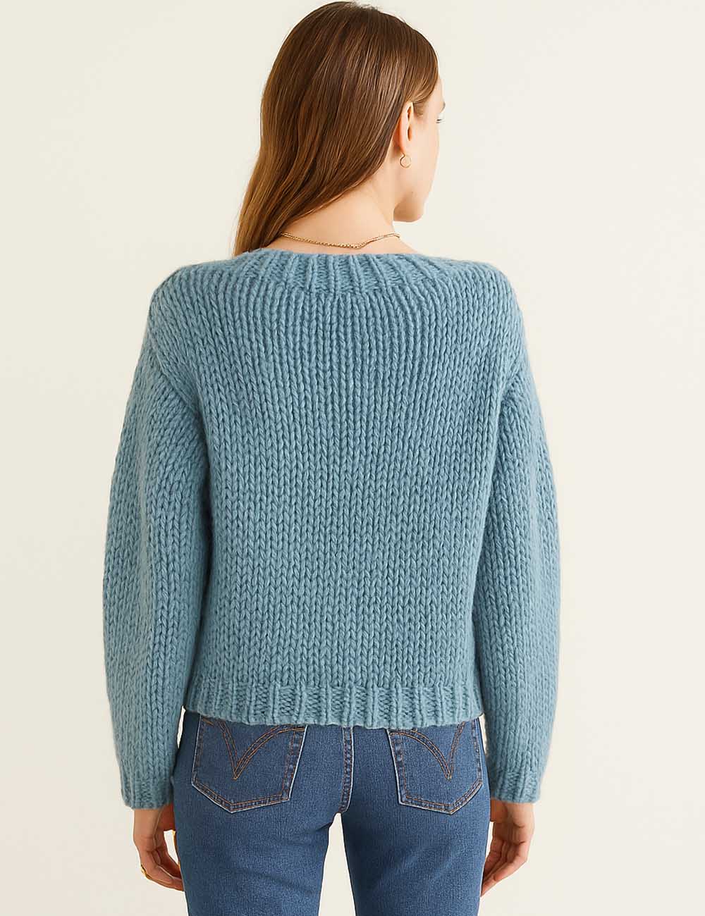 Ladies 3D Flower Appliqué Round Neck Long Sleeves Sweater Top
