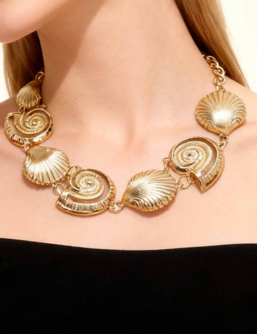 Ladies Golden Seashell Conch Pendant Bracelet