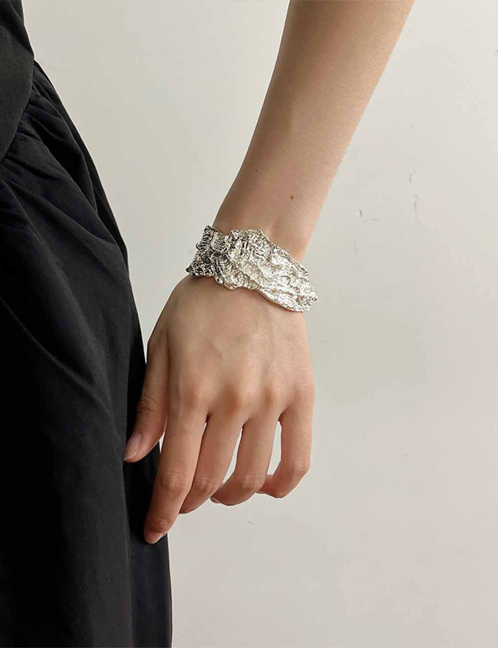 Ladies Luxury Uneven Wrinkled Metal Bangle