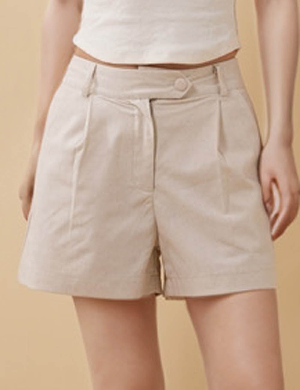 Ladies Solid Color Button Closure Pocket Shorts