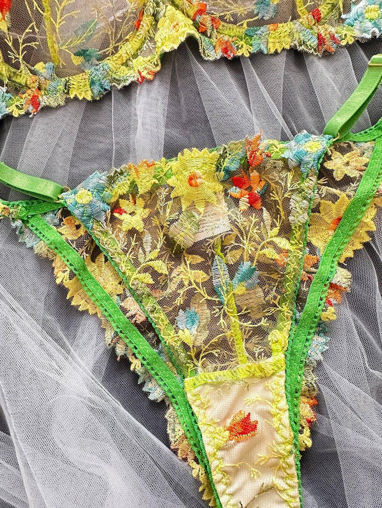 Floral Embroidery Comfortable Lingerie Set HF-2322 - SWEETKAMA